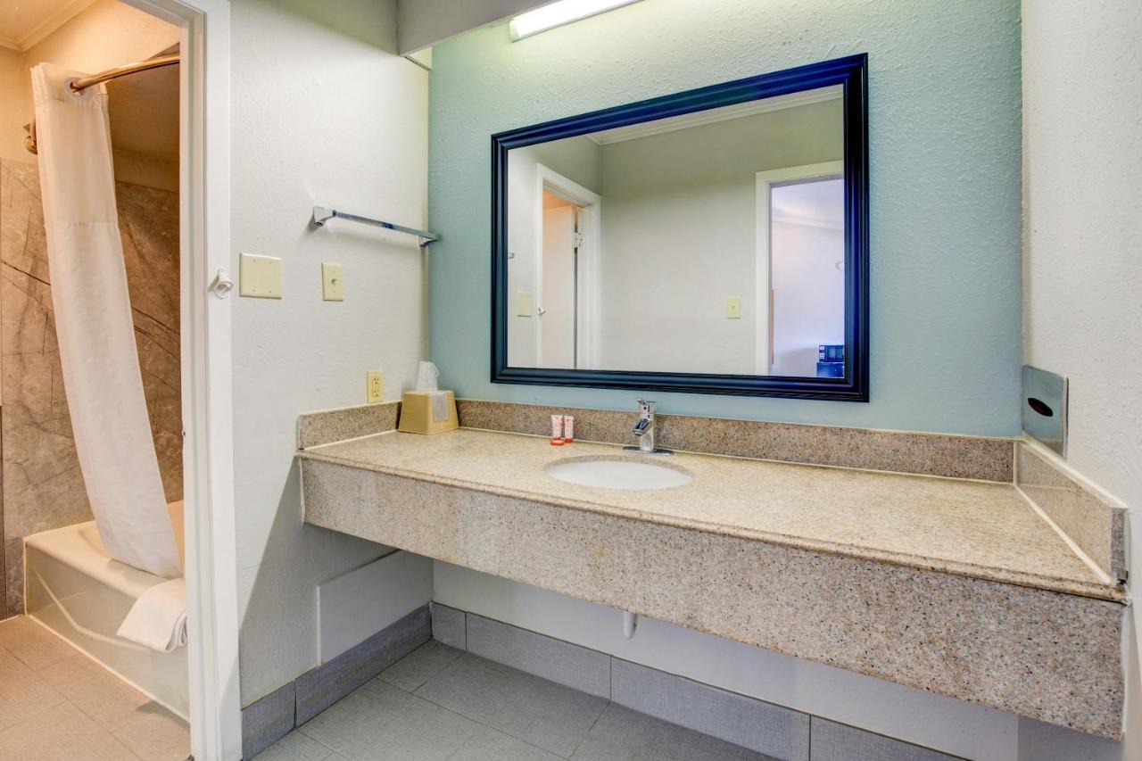 Oyo Hotel Lake Charles La I-10 외부 사진