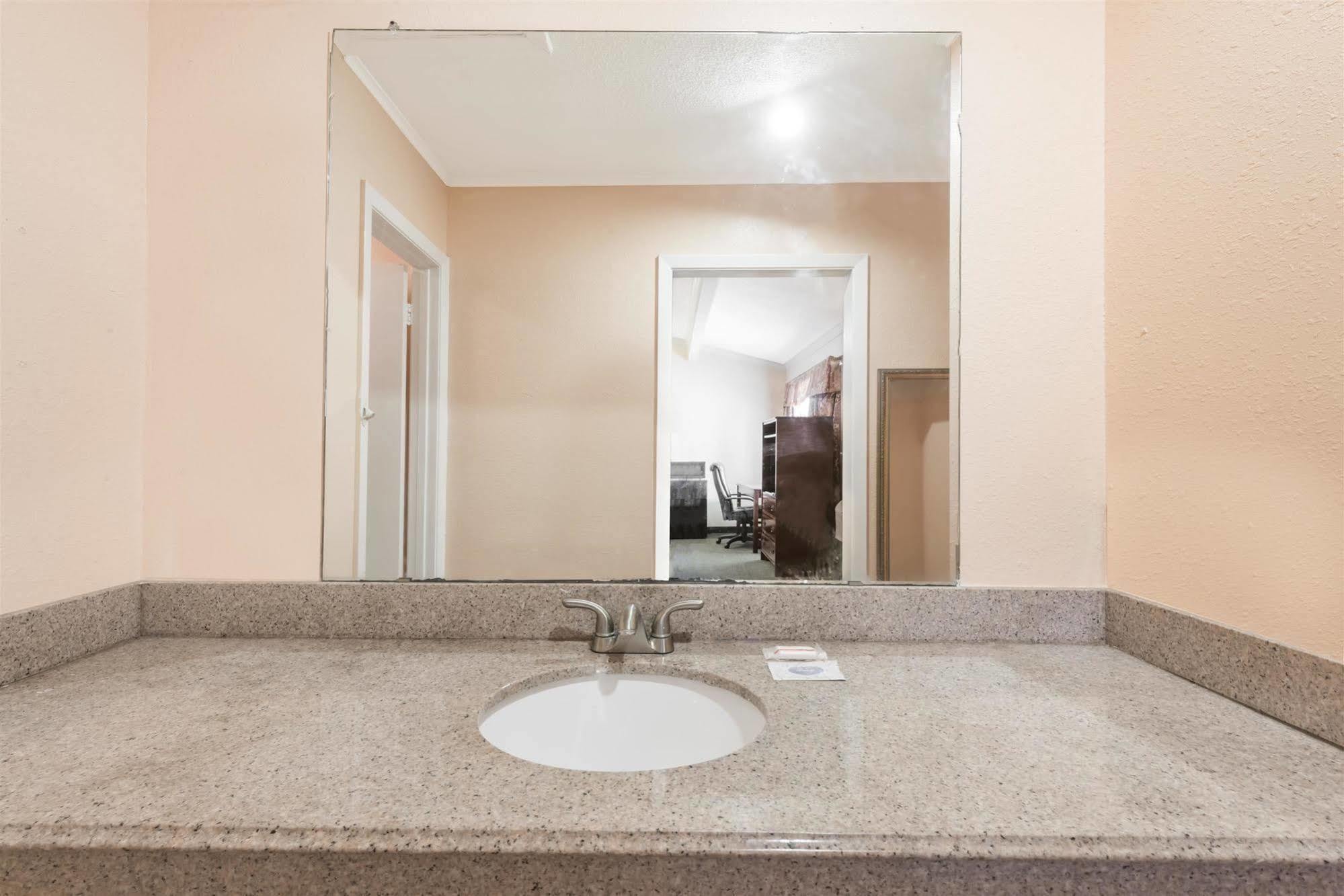 Oyo Hotel Lake Charles La I-10 외부 사진